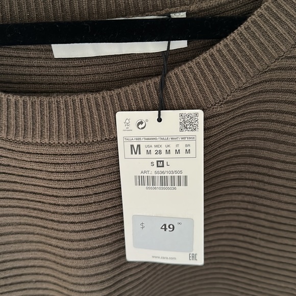 Brand new sweater - Picture 4 of 4